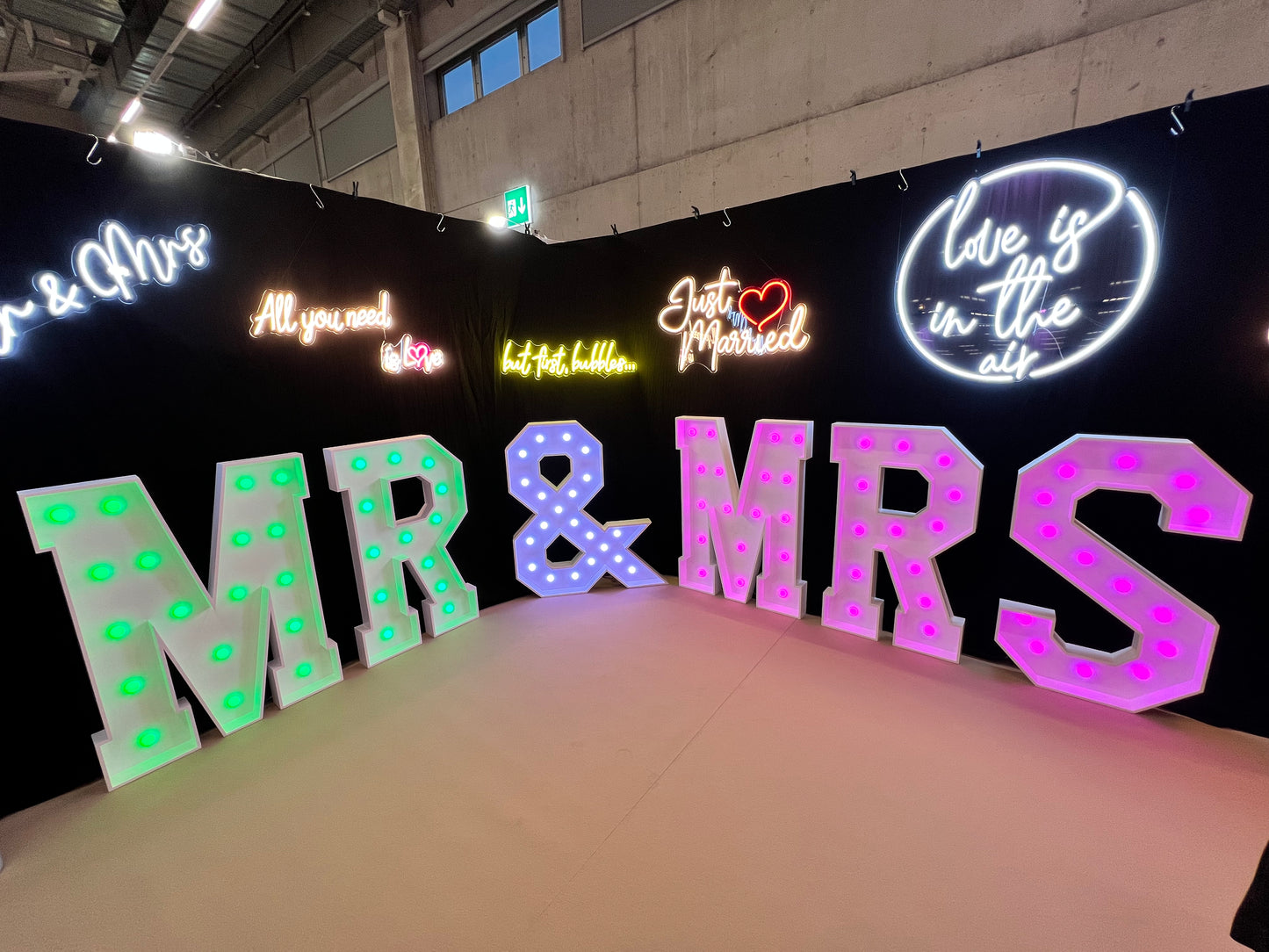 MR & MRS Leuchtbuchstaben | Marquee Letter Rental